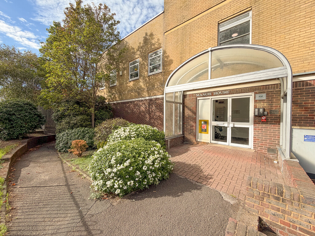 2 bed Apartment for rent in Blackwater. From Martin & Co - Camberley