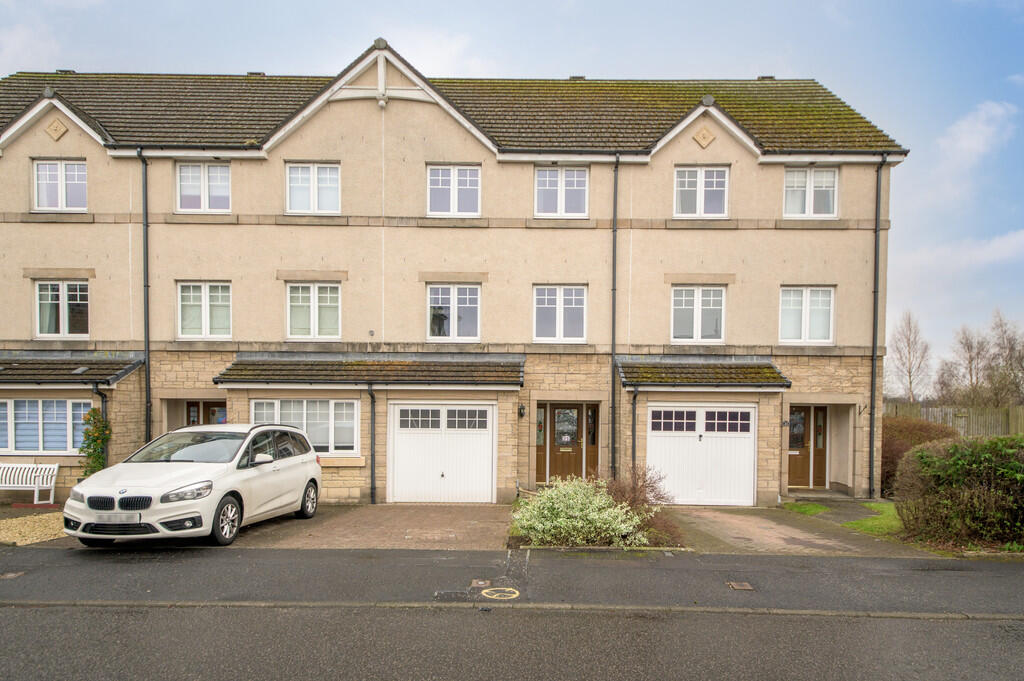 4 bed Town House for rent in Cambuskenneth. From Martin & Co - Stirling