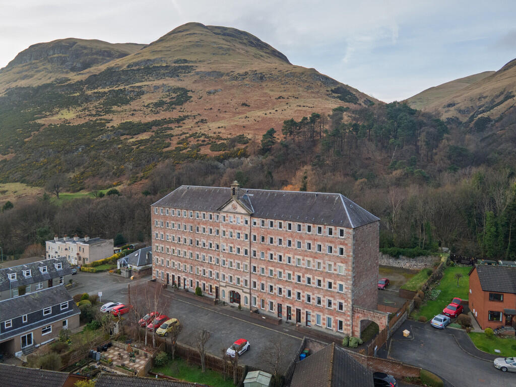 1 bed 1st Floor Flat for rent in Alva. From Martin & Co - Stirling