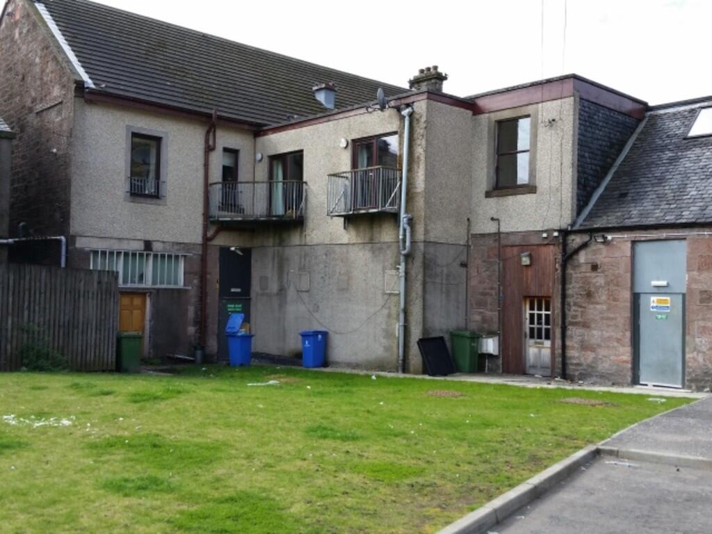 2 bed 1st Floor Flat for rent in Alva. From Martin & Co - Stirling