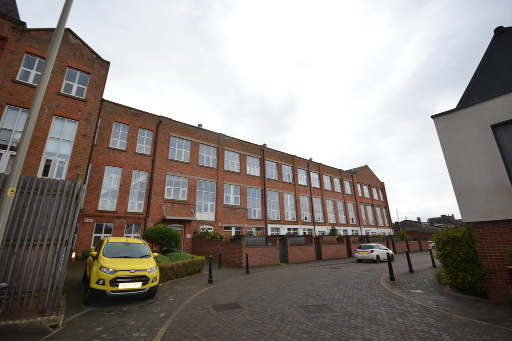 1 bed Penthouse for rent in Leicestershire . From Martin & Co - Leicester West