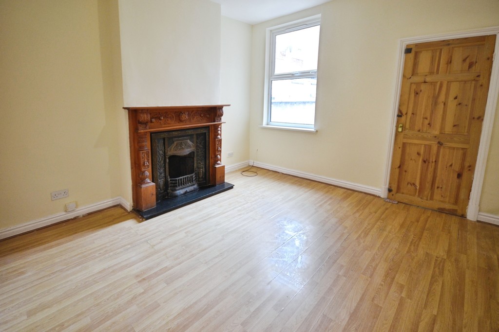 3 bed Mid Terraced House for rent in Leicester Forest East. From Martin & Co - Leicester West