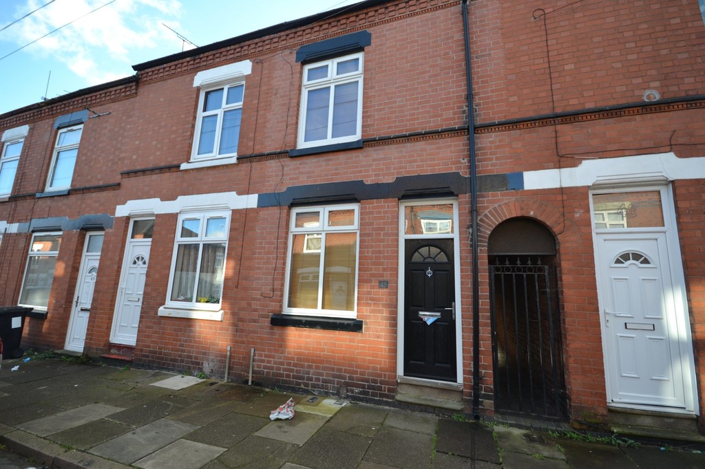 2 bed Mid Terraced House for rent in Leicestershire. From Martin & Co - Leicester West