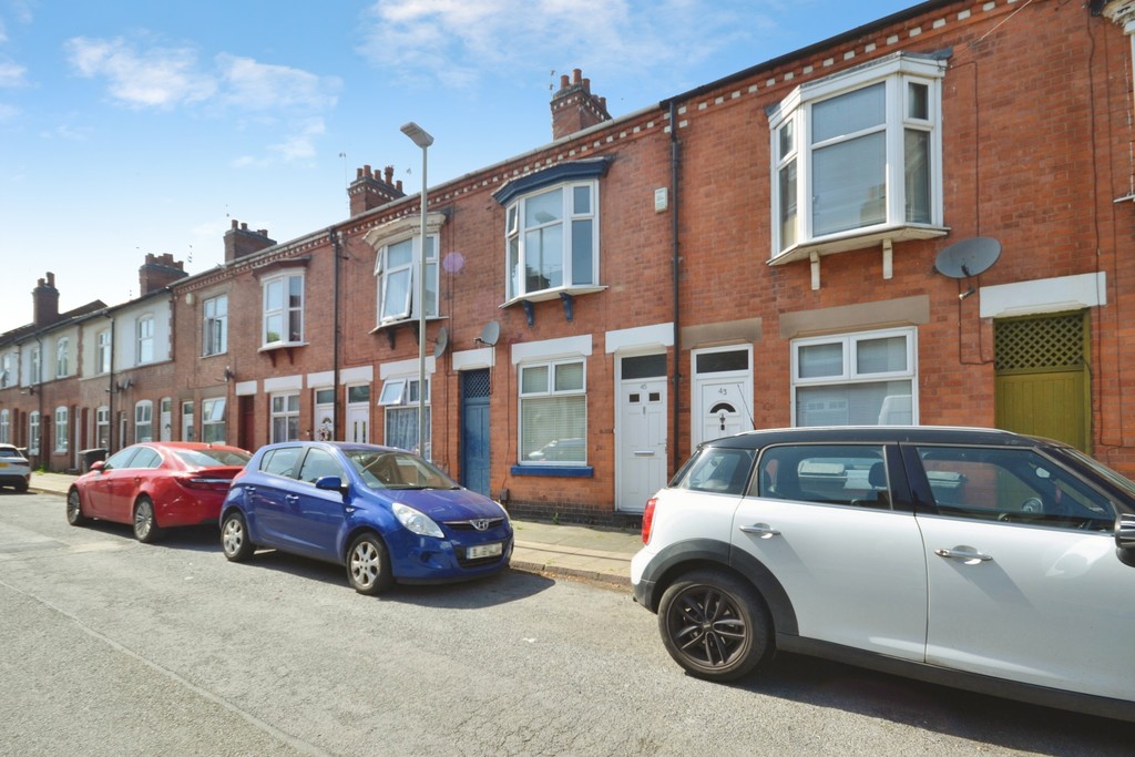 2 bed Mid Terraced House for rent in Leicester Forest East. From Martin & Co - Leicester West