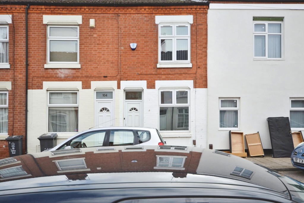 2 bed Mid Terraced House for rent in Leicestershire. From Martin & Co - Leicester West