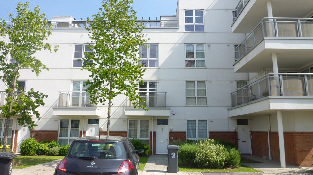 4 bed Mid Terraced House for rent in Leicestershire. From Martin & Co - Leicester West
