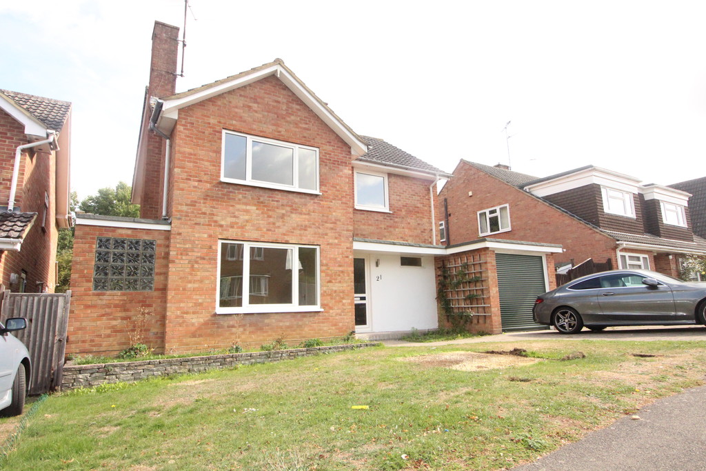 3 bed Detached House for rent in Berkshire. From Martin & Co - Reading Caversham