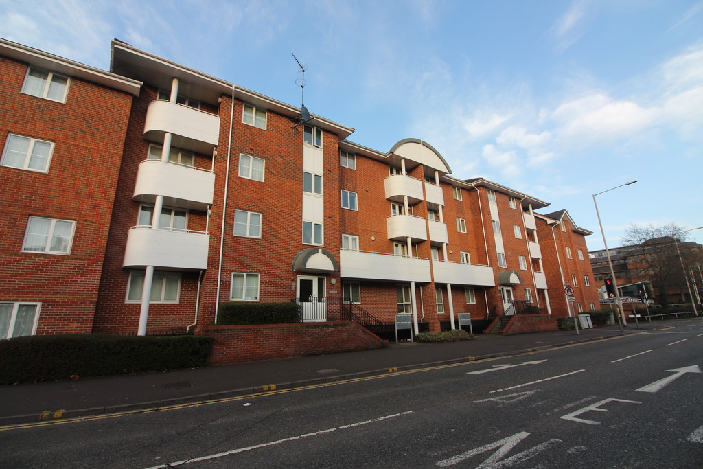 2 bed Apartment for rent in Berkshire. From Martin & Co - Reading Caversham