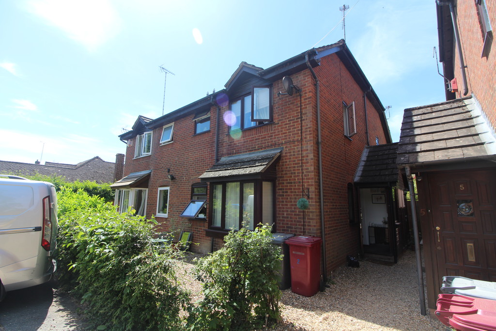 1 bed End Terraced House for rent in Berkshire. From Martin & Co - Reading Caversham