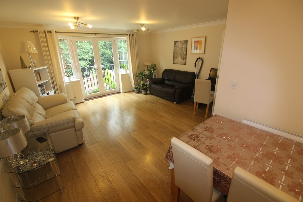 3 bed Town House for rent in Berkshire. From Martin & Co - Reading Caversham