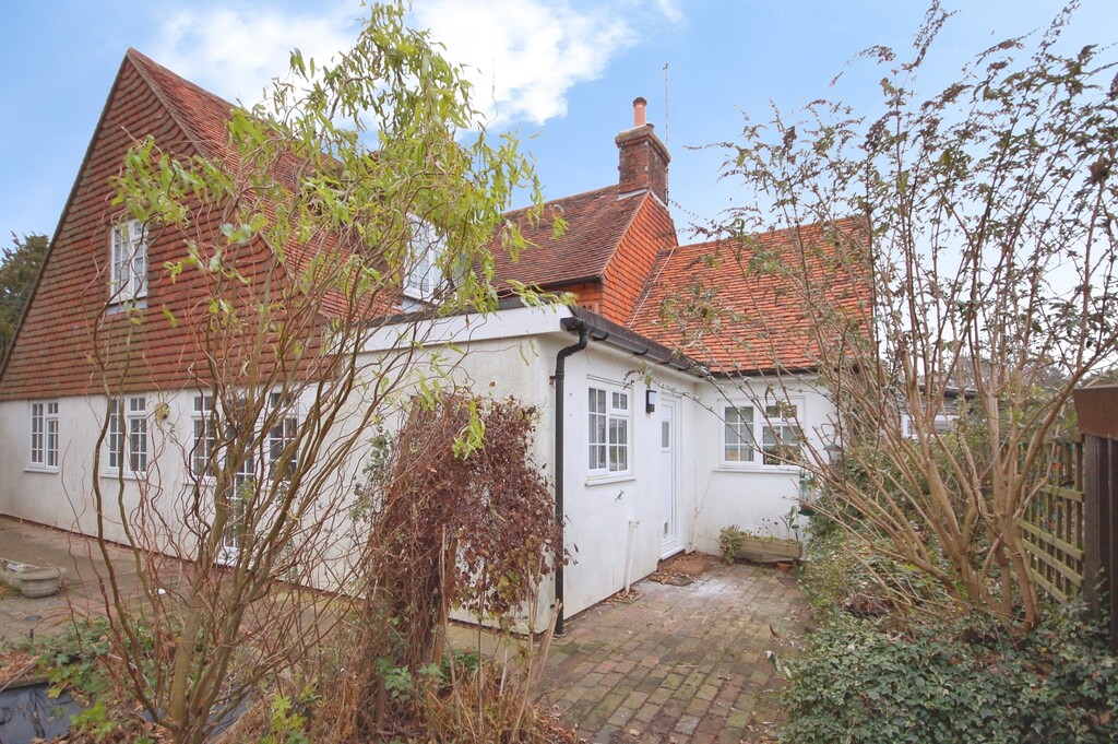 1 bed Semi Detached for rent in East Sussex. From Martin & Co - Uckfield 1 bed Semi Detached for rent in East Sussex. From Martin & Co - Uckfield