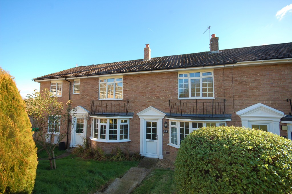 2 bed Mid Terraced House for rent in Uckfield. From Martin & Co - Uckfield