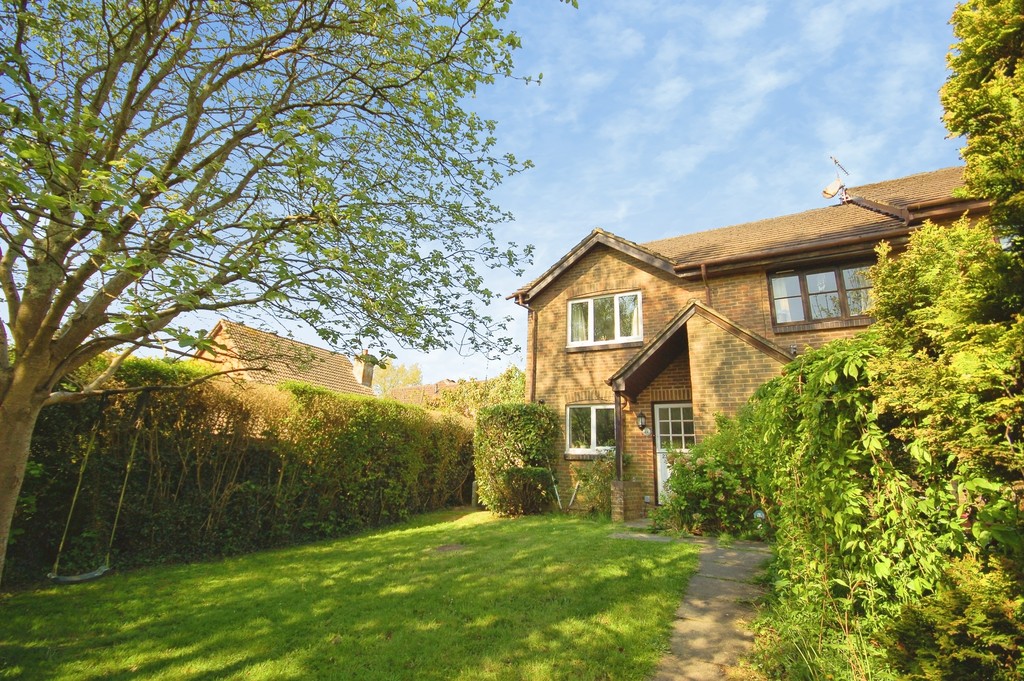 2 bed Semi Detached for rent in Old Heathfield. From Martin & Co - Uckfield