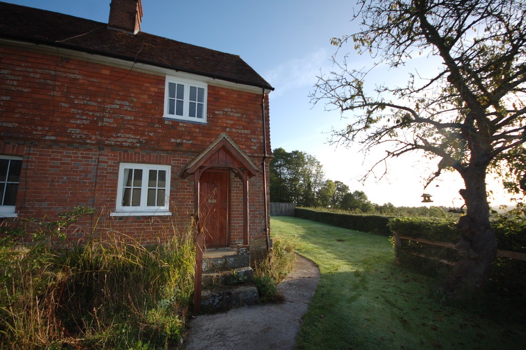3 bed Cottage for rent in West Sussex. From Martin & Co - Uckfield 3 bed Cottage for rent in West Sussex. From Martin & Co - Uckfield
