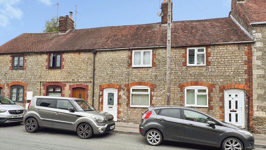 2 bed Mid Terraced House for rent in Warminster. From Martin & Co - Westbury