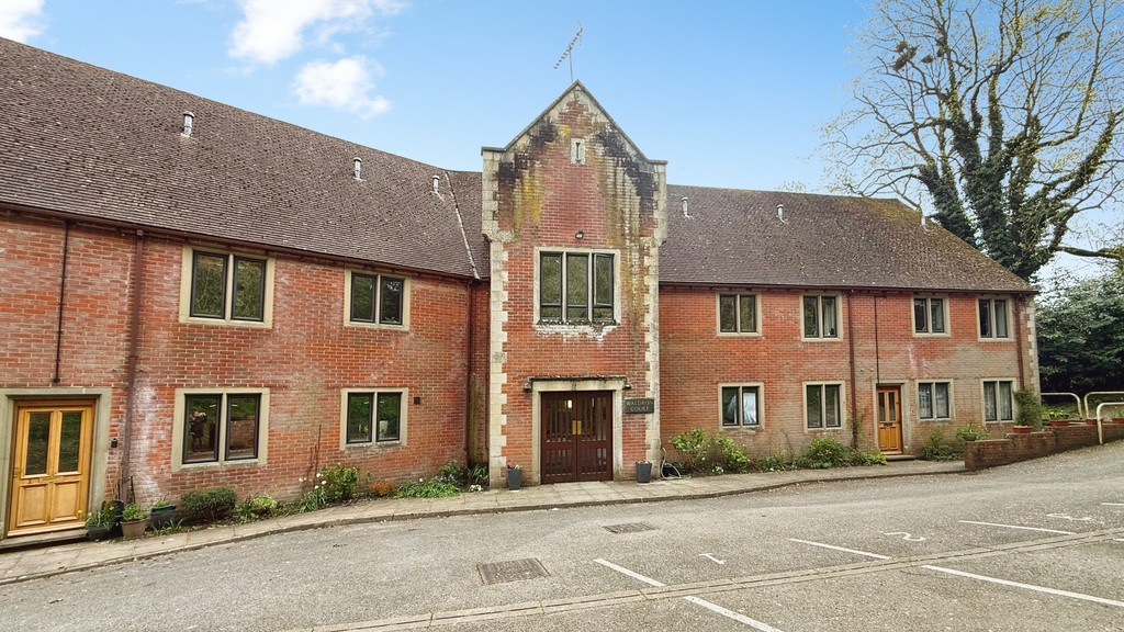 2 bed Apartment for rent in Longbridge Deverill. From Martin & Co - Westbury