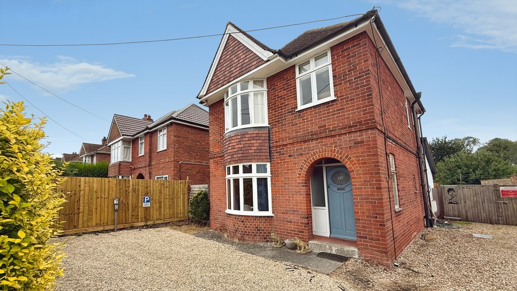 3 bed Detached for rent in Westbury. From Martin & Co - Westbury 3 bed Detached for rent in Westbury. From Martin & Co - Westbury