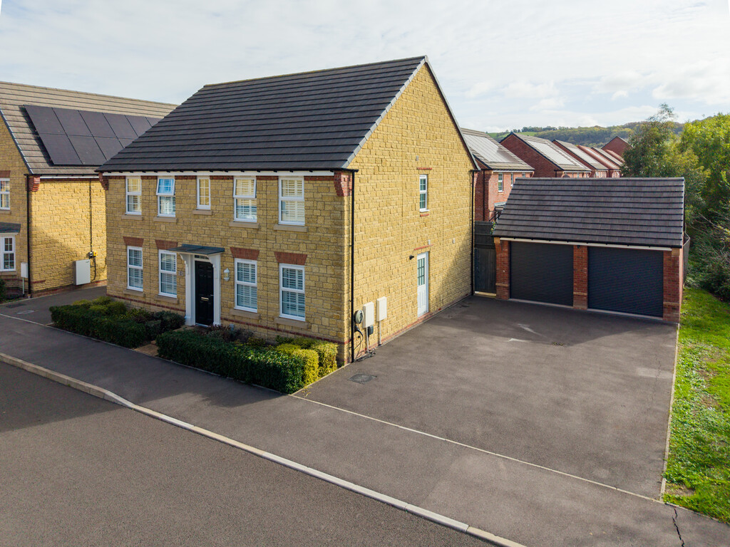 4 bed Detached for rent in Westbury. From Martin & Co - Westbury 4 bed Detached for rent in Westbury. From Martin & Co - Westbury