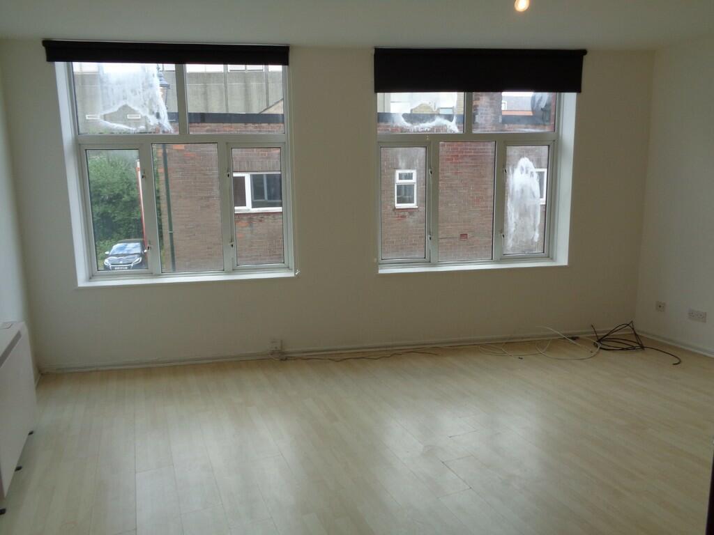 2 bed Flat for rent in Oldham. From Martin & Co - Manchester Prestwich