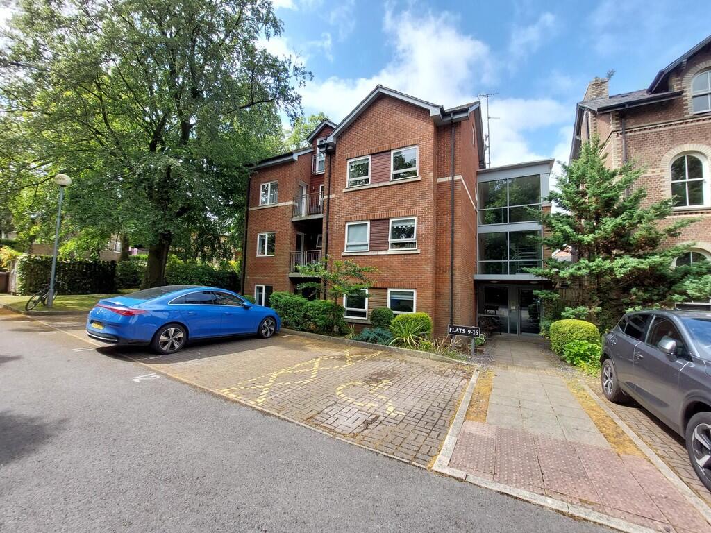 2 bed Apartment for rent in Simister. From Martin & Co - Prestwich