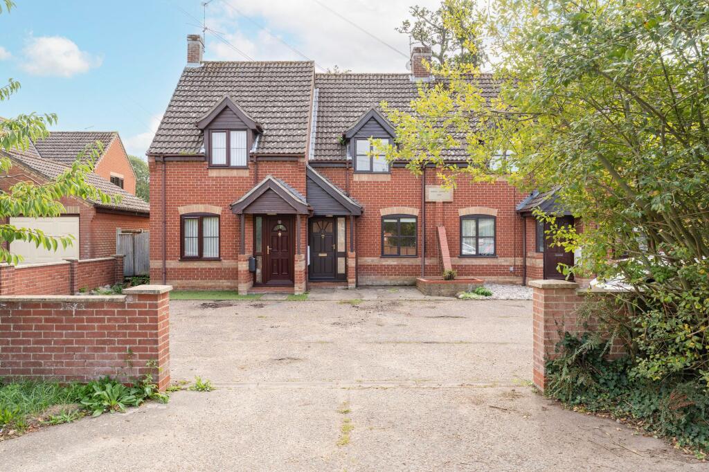 2 bed Mid Terraced House for rent in Filby. From Minors & Brady - Wroxham