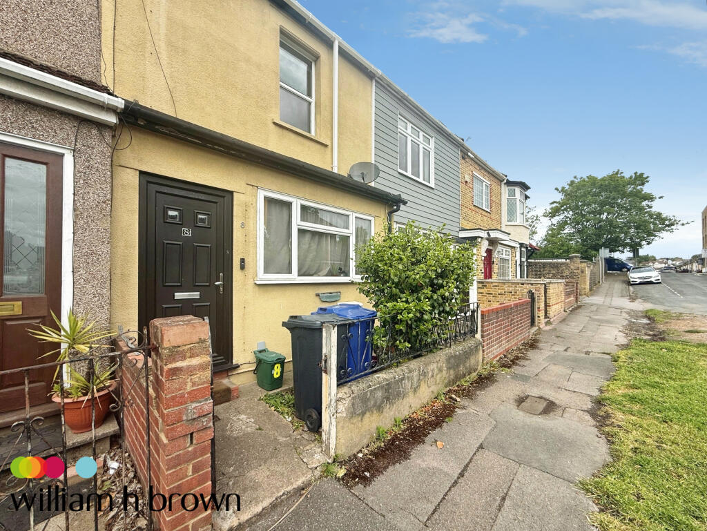3 bed Mid Terraced House for rent in Grays. From William H Brown - Grays 3 bed Mid Terraced House for rent in Grays. From William H Brown - Grays