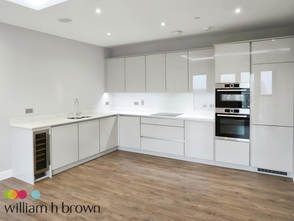 2 bed Penthouse for rent in Southend-on-Sea. From William H Brown - Grays 2 bed Penthouse for rent in Southend-on-Sea. From William H Brown - Grays
