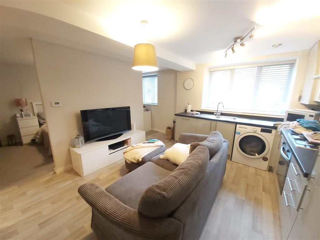 1 bed Apartment for rent in Bickenhill. From Shipways - Shirley