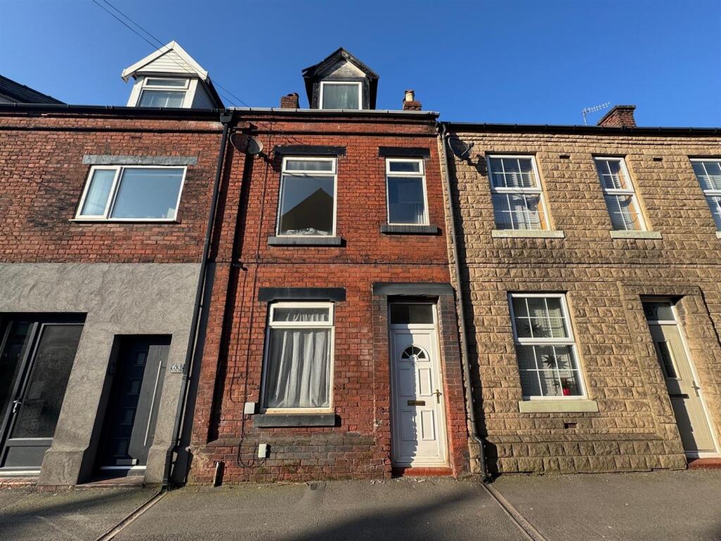 3 bed Mid Terraced House for rent in Leek. From Bury & Hilton - Leek