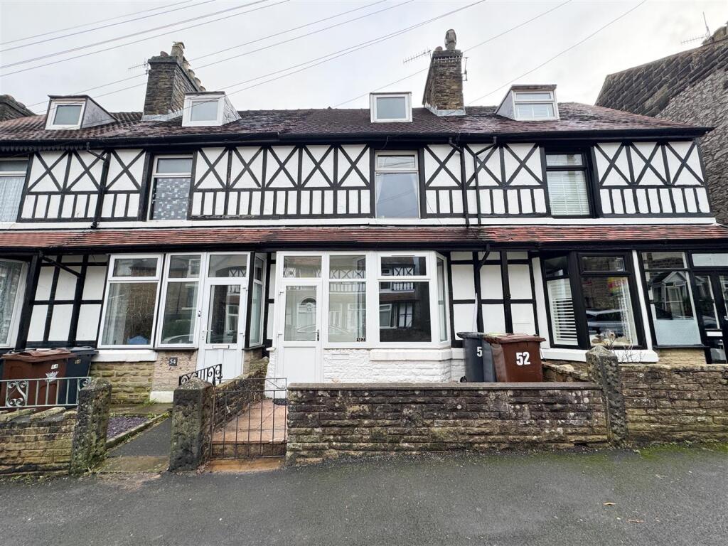 3 bed Mid Terraced House for rent in Buxton. From Bury & Hilton - Leek