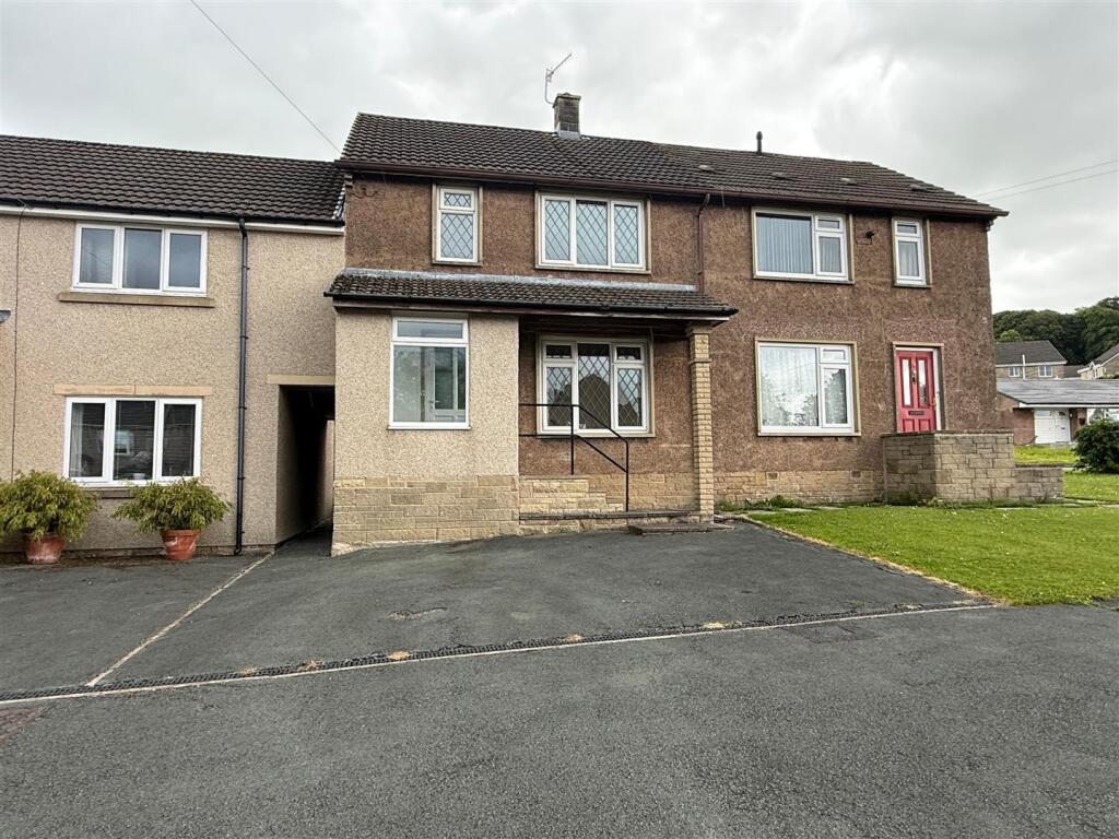 2 bed Mid Terraced House for rent in Chapel-en-le-Frith. From Bury & Hilton - Leek