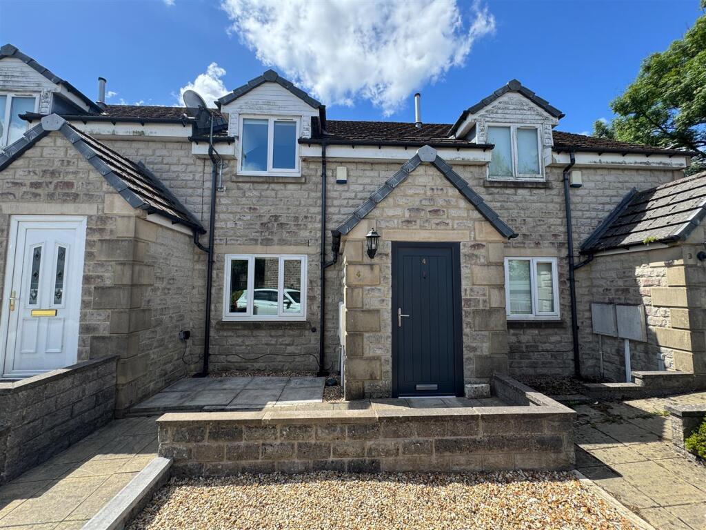 3 bed Mid Terraced House for rent in Harpur Hill. From Bury & Hilton - Leek