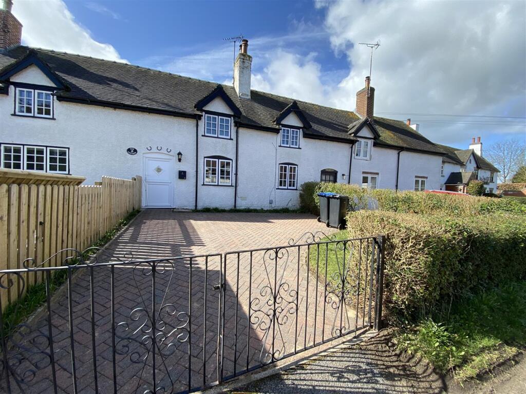 2 bed Cottage for rent in Ashbourne. From Bury & Hilton - Leek 2 bed Cottage for rent in Ashbourne. From Bury & Hilton - Leek