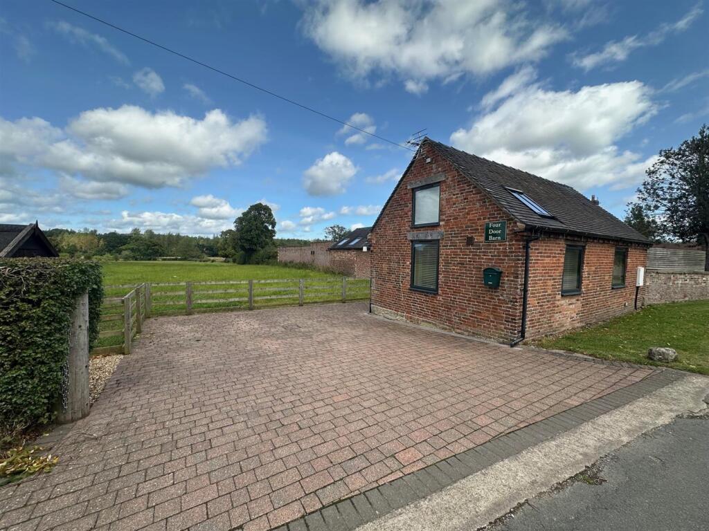 1 bed Detached for rent in Ashbourne. From Bury & Hilton - Leek