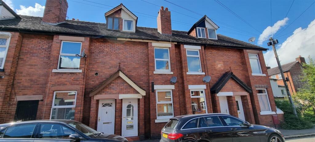 3 bed Mid Terraced House for rent in Leek. From Bury & Hilton - Leek