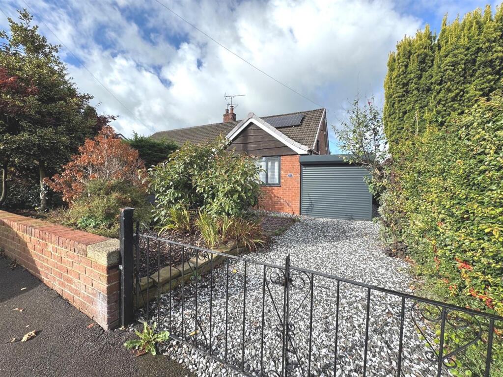 2 bed Semi-detached bungalow for rent in Cheddleton. From Bury & Hilton - Leek 2 bed Semi-detached bungalow for rent in Cheddleton. From Bury & Hilton - Leek