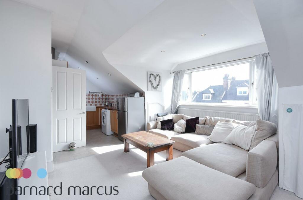 2 bed 1st Floor Flat for rent in Hornsey. From Barnard Marcus - Muswell Hill