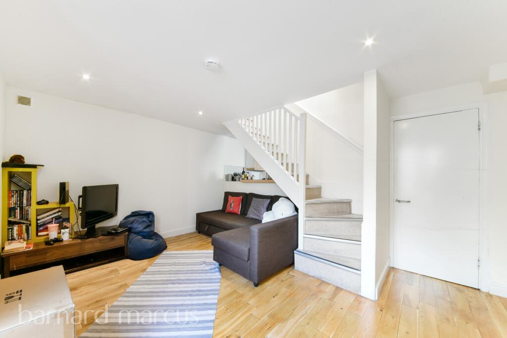 2 bed Duplex for rent in Stoke Newington. From Barnard Marcus - Muswell Hill