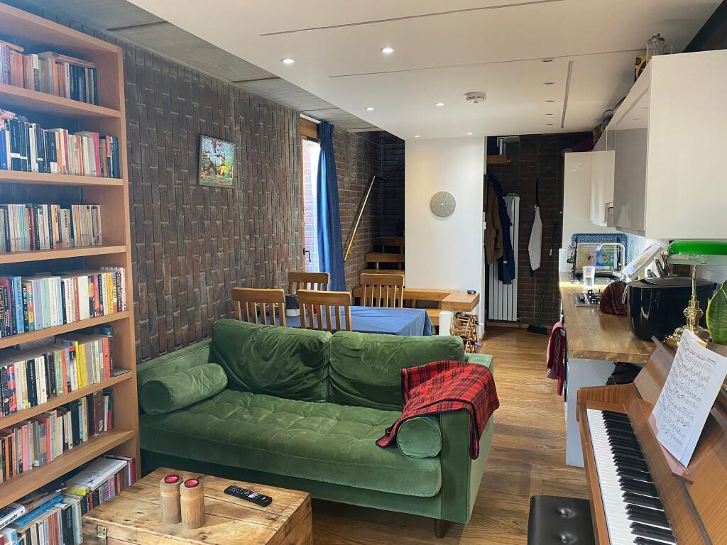 1 bed Detached for rent in Wood Green. From Barnard Marcus - Muswell Hill